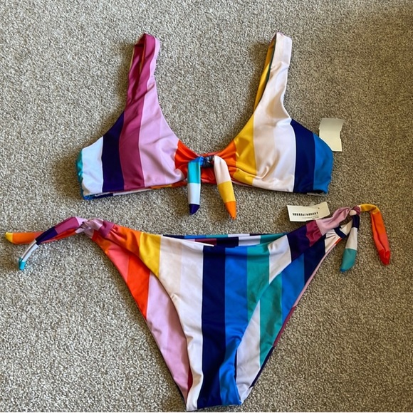 Bikini - Picture 1 of 2